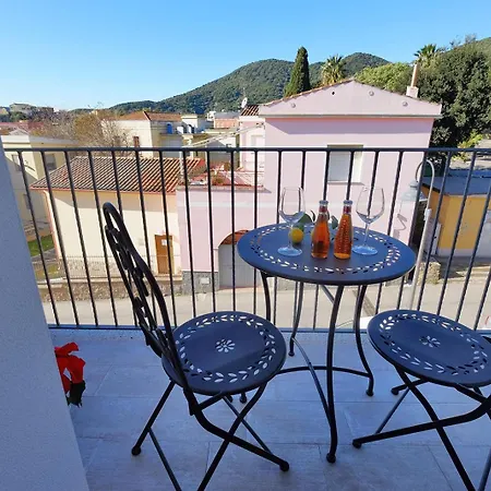 Lägenhet Dimora Rossa - Casa Baronale By Teuladaapartments *