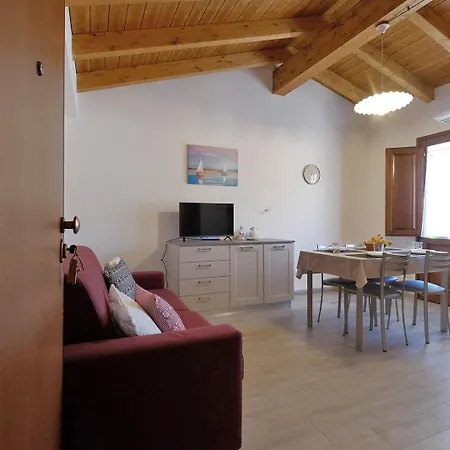 Dimora Rossa Sulla Casa Baronale *