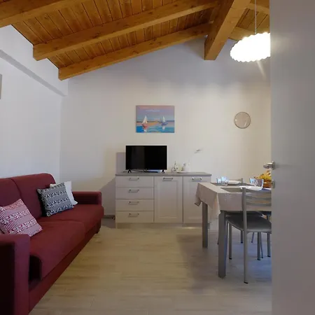 Dimora Rossa Sulla Casa Baronale * Teulada